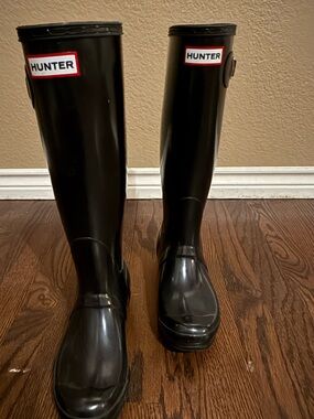 Hunter Gloss Black Knee-High Rain Boots